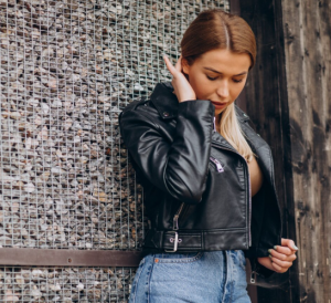 Как определить качественную кожу: признаки, отделка, швы